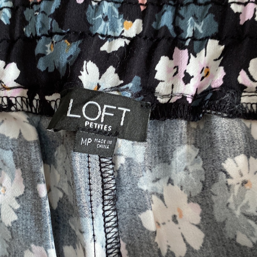 LOFT petite fluid, wide leg crop pants with functional pockets and drawstring - Picture 6 of 7